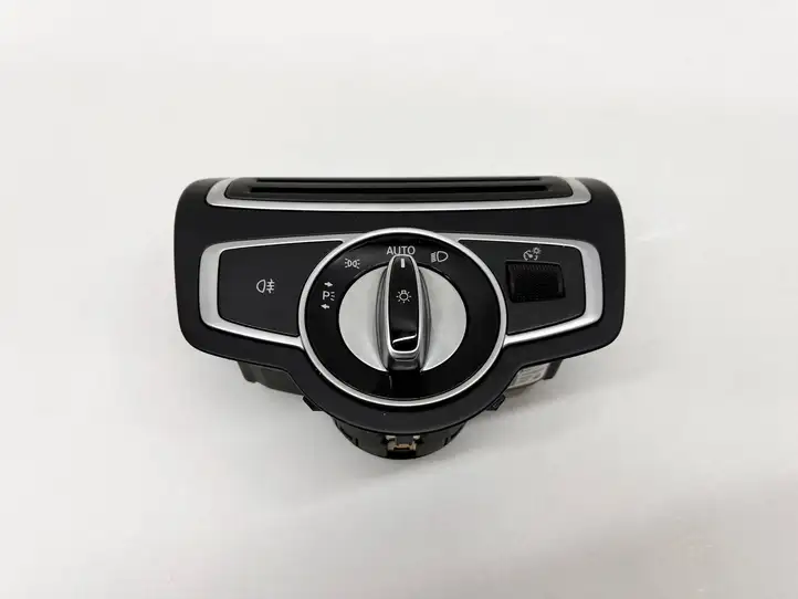 Mercedes-Benz C W205 (2014 - 2021) A2059057007 Включатель фонарей — фото 1