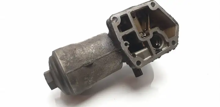 Volkswagen PASSAT B6 (2005 - 2010) 045115389K Кронштейн масляного фильтра — фото 3