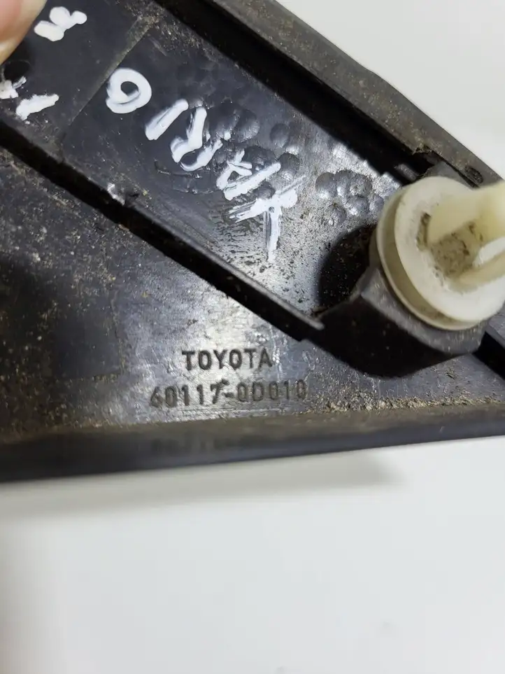 Toyota Yaris (2003 - 2005) 601170D010 Молдинг крыла — фото 2