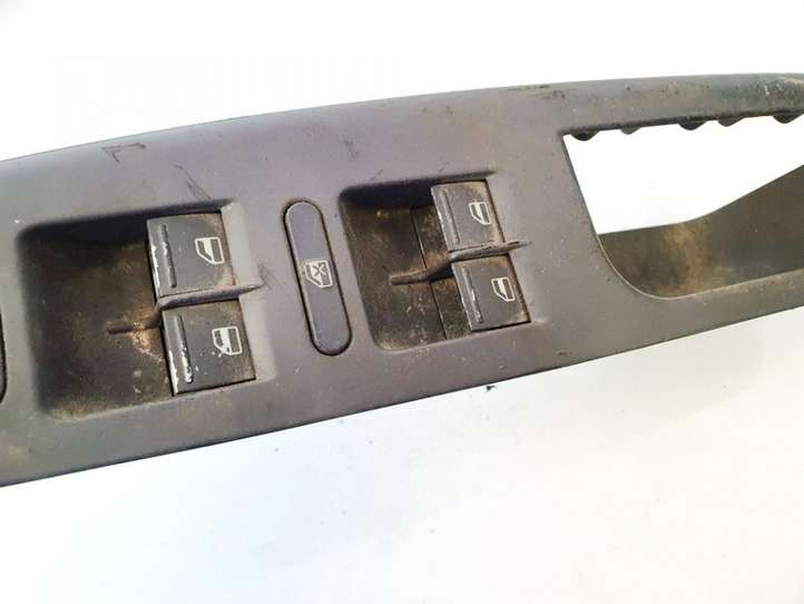 Volkswagen Jetta V (2005 - 2010)  1k4868049b Кнопка стеклоподъемников