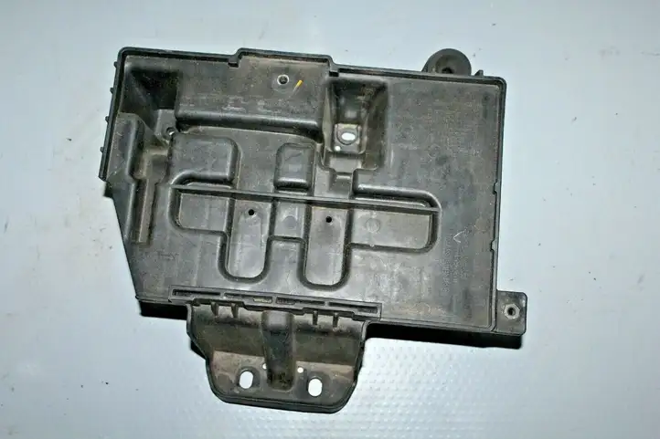 (2012 - ) 371502Y200 Площадка аккумулятора — фото 1