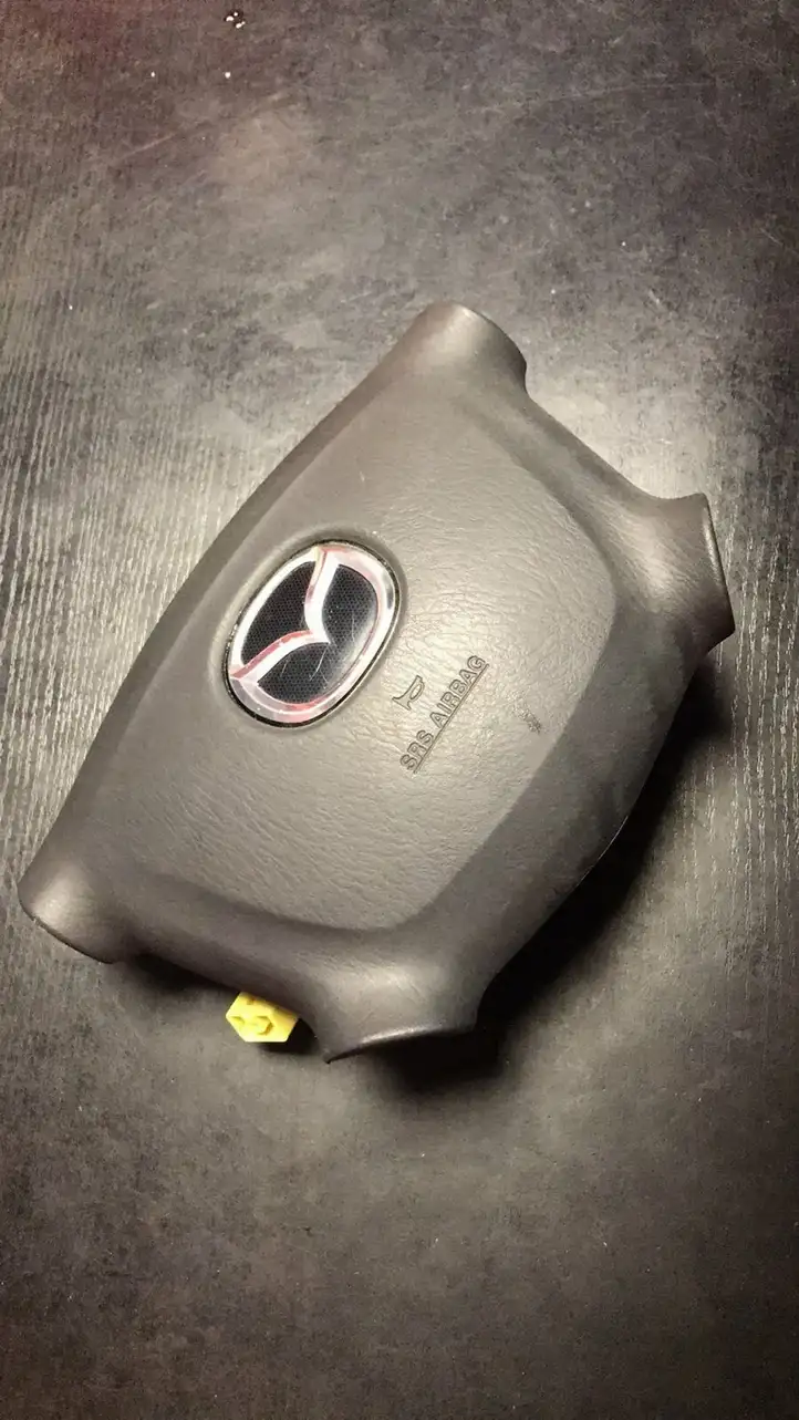 Mazda Premacy (1999 - 2005) LC6357K0063 Подушка безопасности руля — фото 1