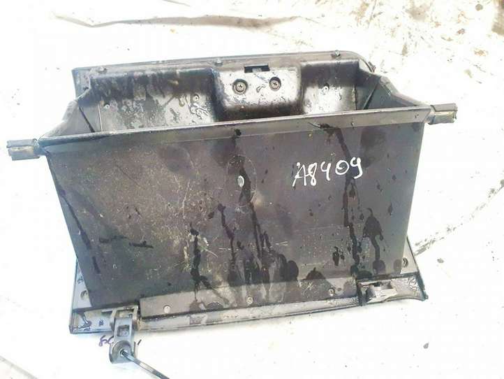 Mitsubishi Carisma (1999 - 2004)  mr1159961 Ящик для вещей