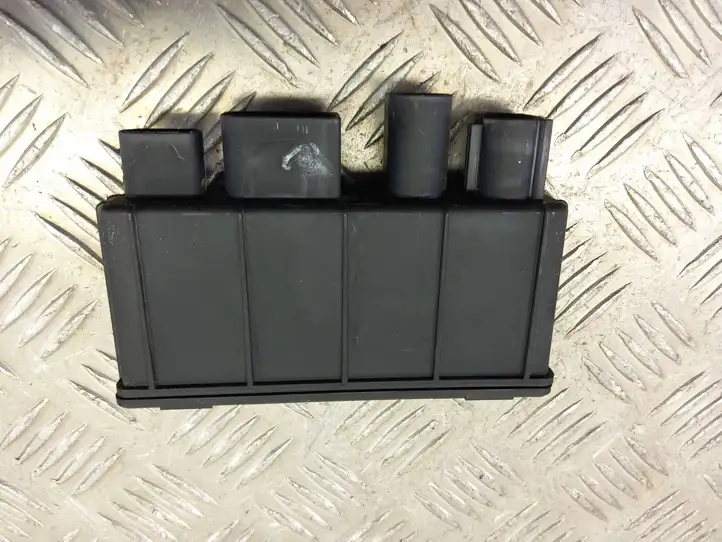 BMW X1 F48 F49 (2015 - 2022)  8647841 Блок управления питанием