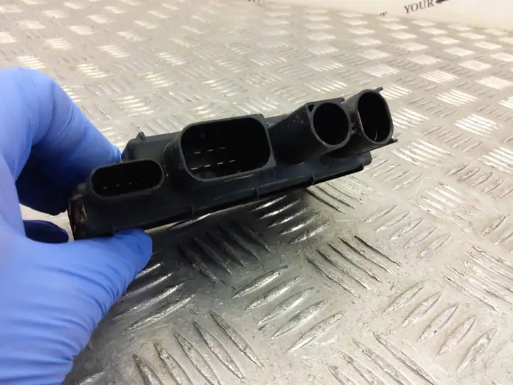 BMW X1 F48 F49 (2015 - 2022)  8647841 Блок управления питанием