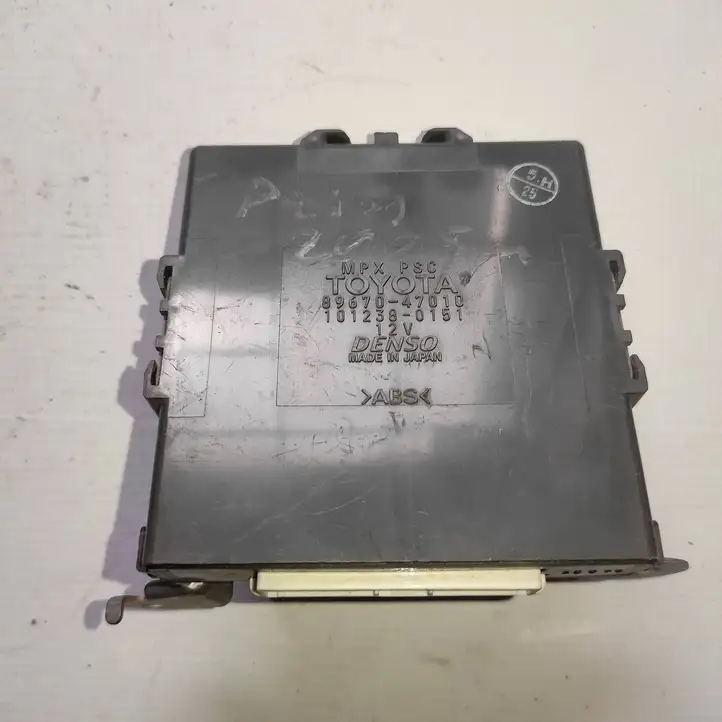 Toyota Prius (XW20) (2003 - 2009)  8967047010 Блок управления питанием