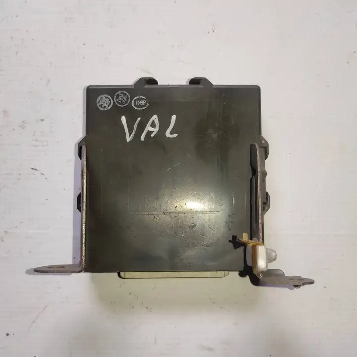 Toyota Prius (XW20) (2003 - 2009)  8967047010 Блок управления питанием