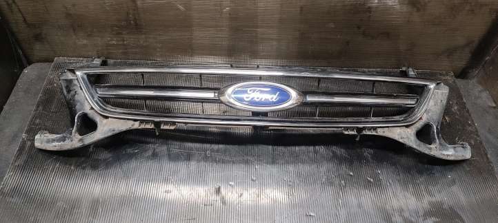 BS718200B Ford Mondeo MK IV Grotelės viršutinės