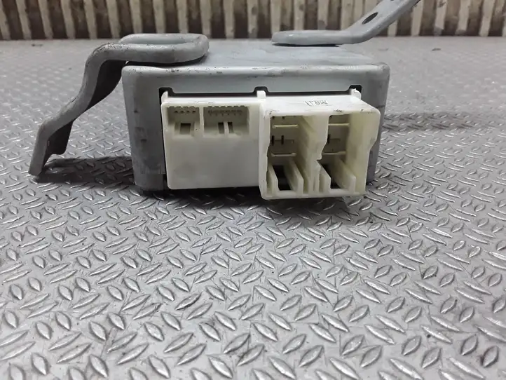 Toyota Yaris (1999 - 2003)  896500D030 Блок управления усилителя руля