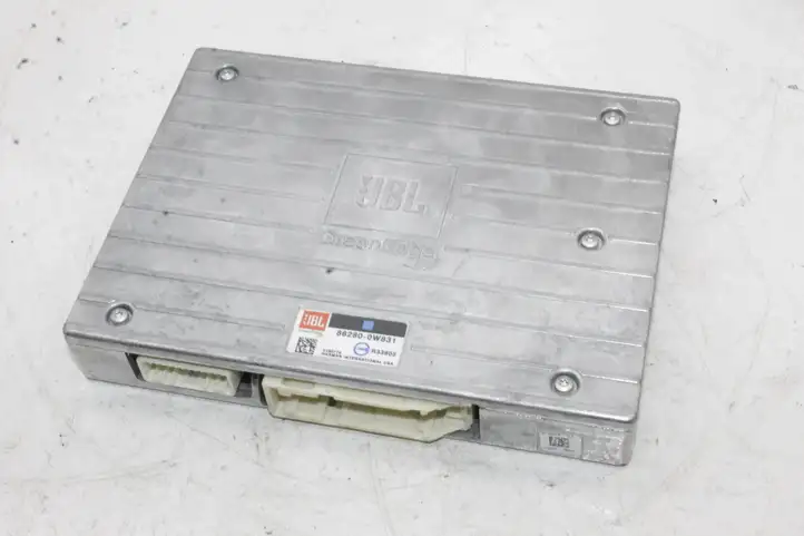 Toyota Prius+ (ZVW40) (2011 - 2018) 862800W831 Блок Hi-Fi аудиосистемы — фото 2
