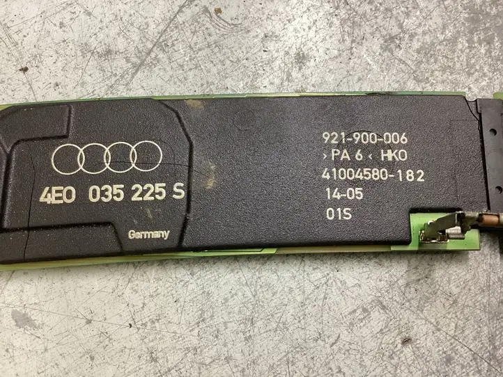 Audi A8 S8 D3 4E (2005 - 2007) 41004580182 Усилитель антенны — фото 3