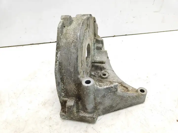 Citroen Xsara (1997 - 2006) 96389217 Кронштейн топливного насоса — фото 4
