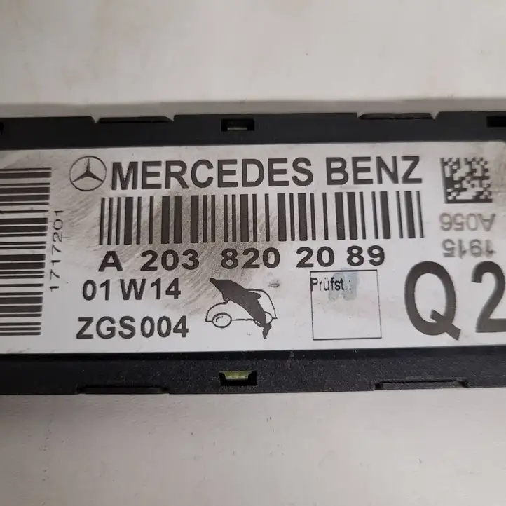 Mercedes-Benz C W203 (2000 - 2007) A2038202089 Усилитель антенны — фото 4