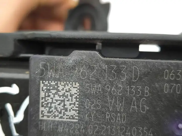 Volkswagen ID.3 (2019 - ) 5WA962133D Антенна системы Keyless — фото 9