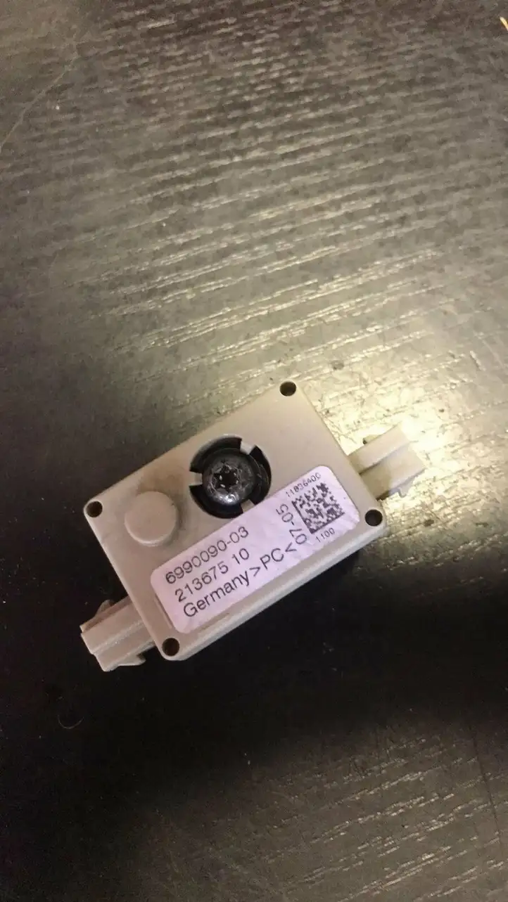 BMW 3 E90 E91 (2005 - 2012) 6990090 Усилитель антенны — фото 1