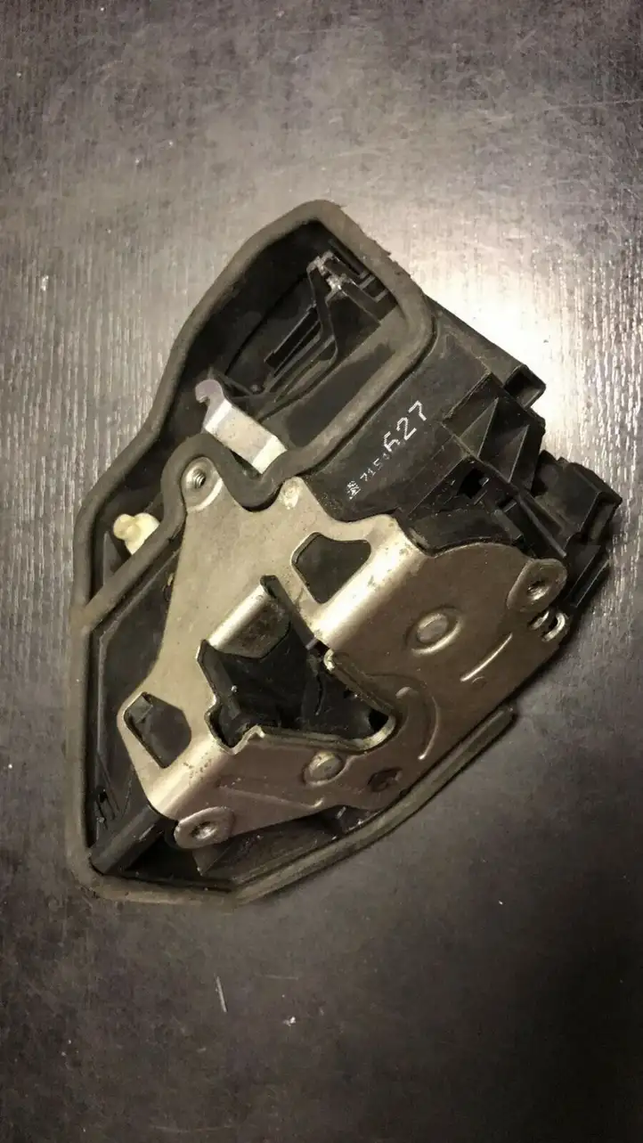 BMW 5 E60 E61 (2004 - 2010) 7154627 Замок передней двери — фото 1