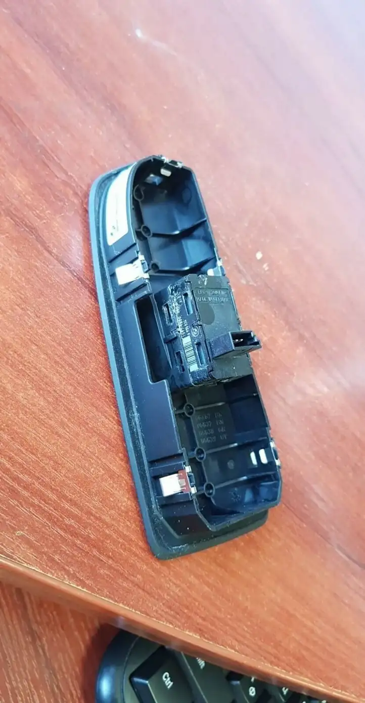 BMW 1 E81 E87 (2004 - 2011) 6970247 Кнопка стеклоподъемников — фото 2