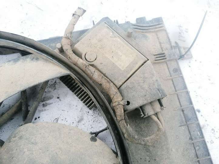 Mercedes-Benz C W203 (2000 - 2007)  377685 Реле вентилятора охлаждения