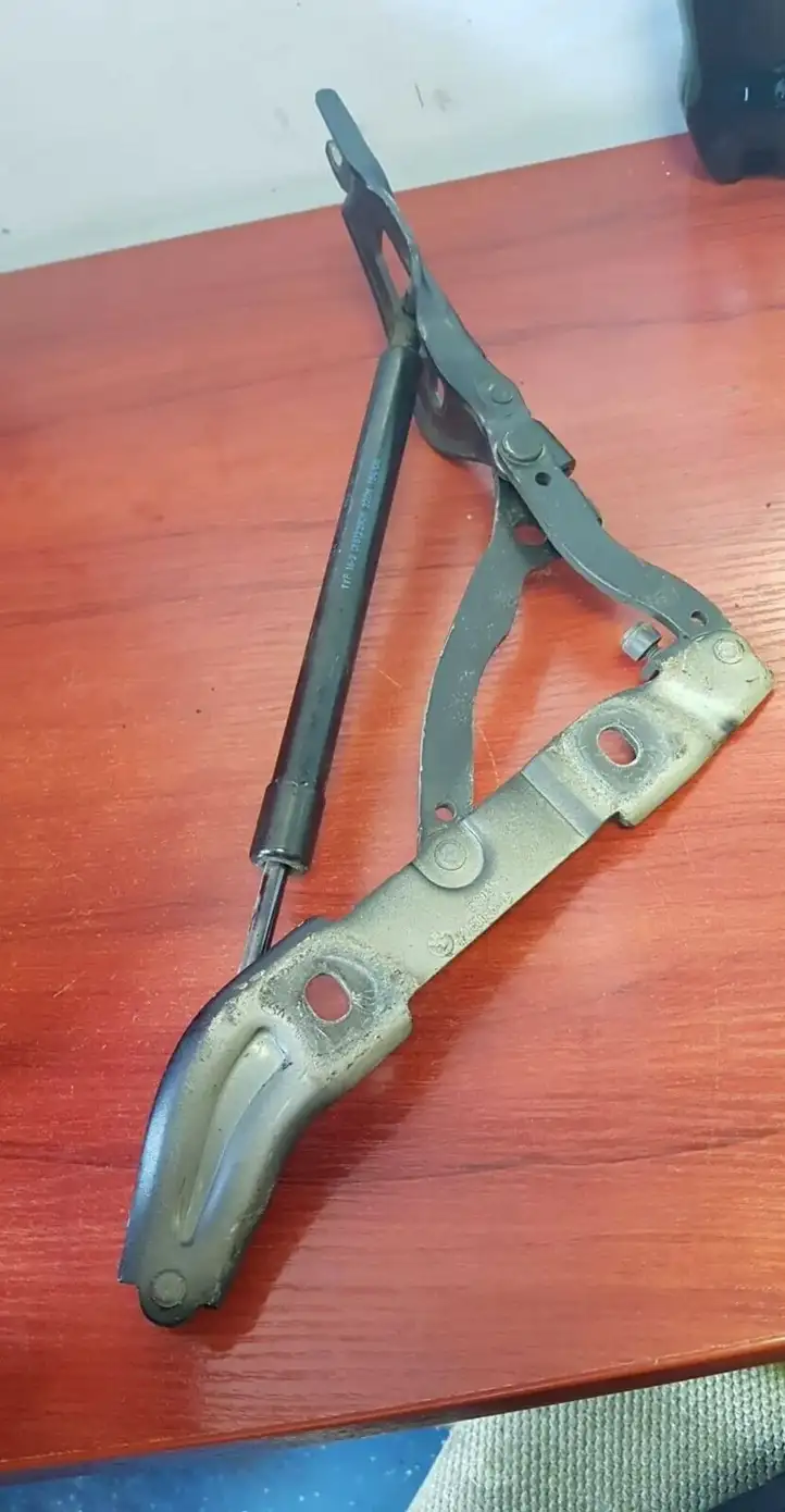 BMW 3 E90 E91 (2005 - 2012) 7060628 Петли крышки багажника — фото 2