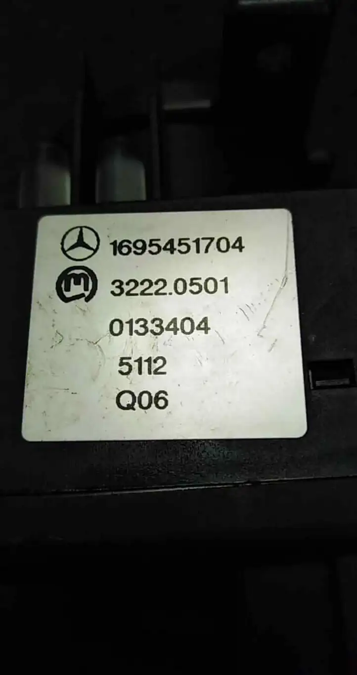 Mercedes-Benz A W169 (2004 - 2012) 1695451704 Включатель фонарей — фото 2