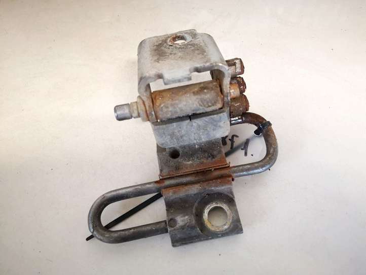 Audi A6 (1997 - 2001)  4b0831411b Верхняя петля передней двери