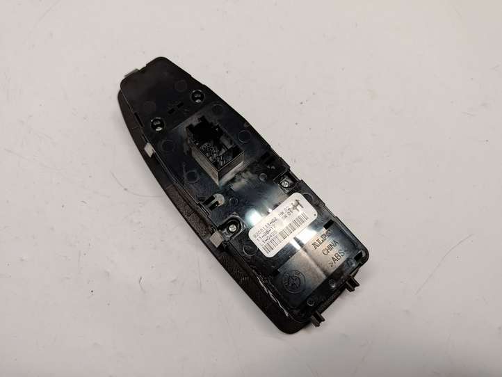 BMW 3 F30 F35 F31 (2012 - 2018)  9208111 Кнопка стеклоподъемников