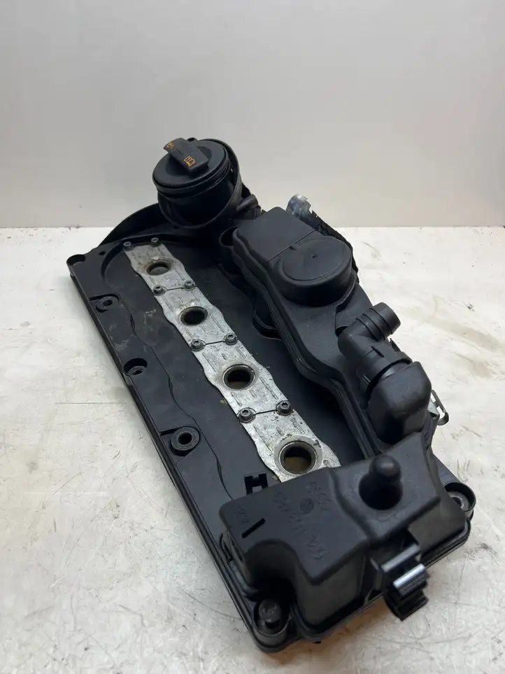 Volkswagen PASSAT B6 (2005 - 2010) 03L103469 Крышка головки блока цилиндров — фото 2