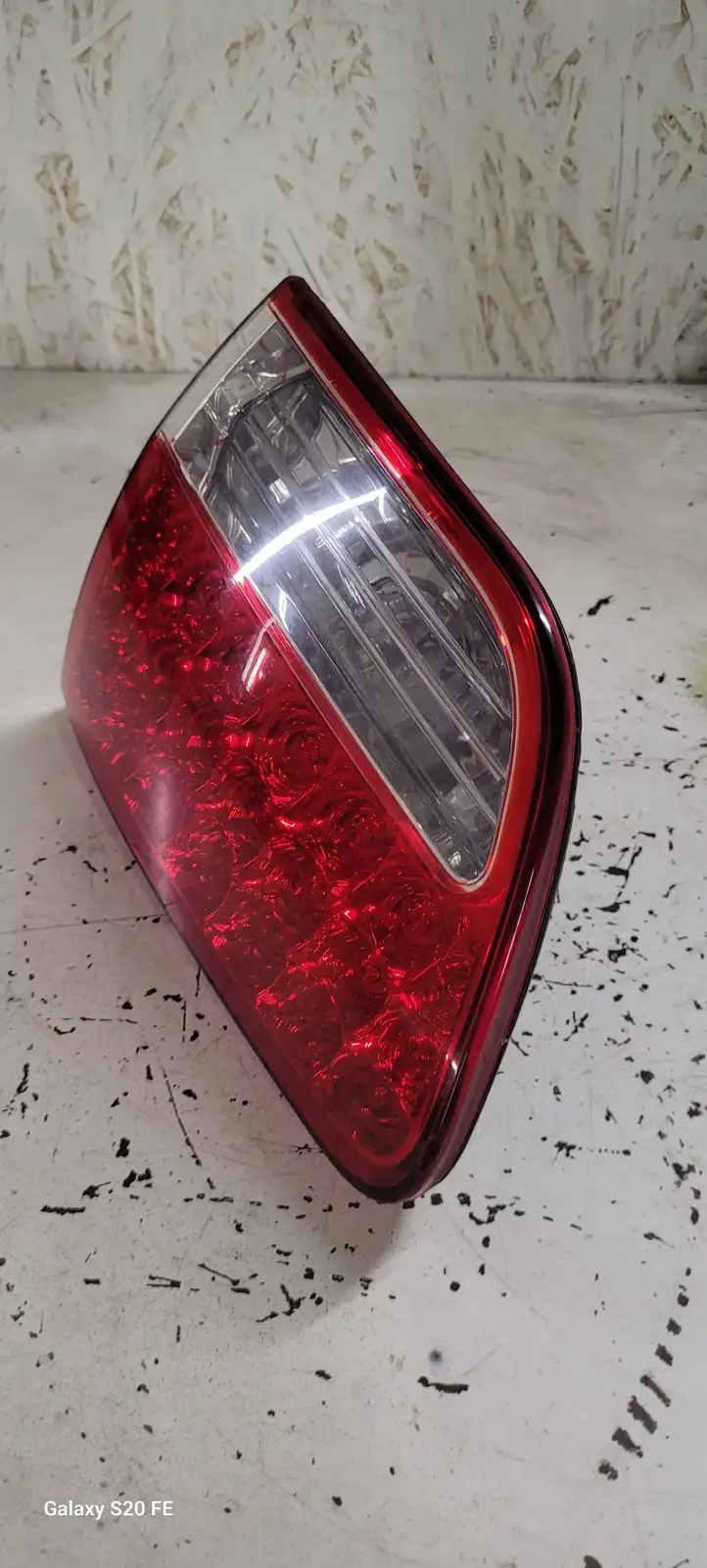Citroen C-Crosser (2007 - 2013) 1146380 Задний фонарь в крышке багажника — фото 2