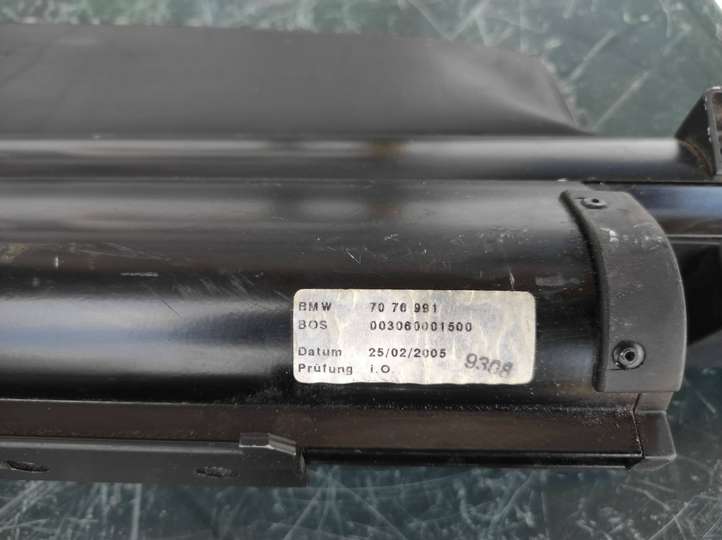 BMW 5 E60 E61 (2004 - 2010)  7076991 Шторка