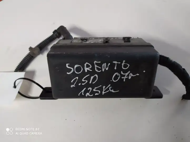 Kia Sorento (2006 - 2009) OK53A67BX1 Блок монтирования реле — фото 1