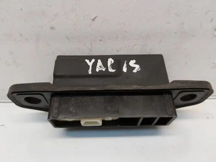 Toyota Yaris (2014 - 2019) 15D184 Ручка крышки багажника — фото 1