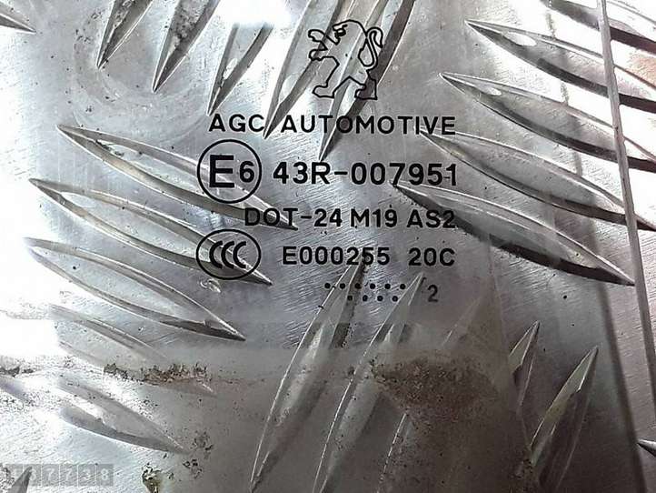 Peugeot 5008 (2009 - 2013)  E643R007951 Основное стекло задних дверей
