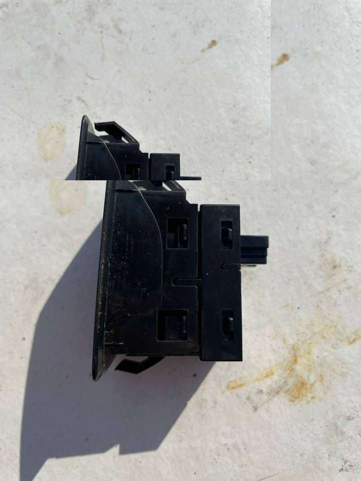 BMW 3 E90 E91 (2005 - 2012)  9208106 Кнопка стеклоподъемников
