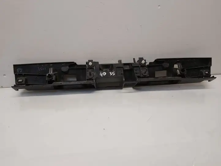 Nissan Juke I F15 (2010 - 2018) 908681KR6A Подсветка номера — фото 1