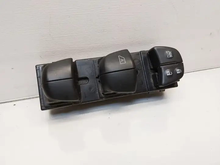 Nissan Juke I F15 (2010 - 2018) 254011KA0A Блок кнопок стеклоподъемников — фото 1