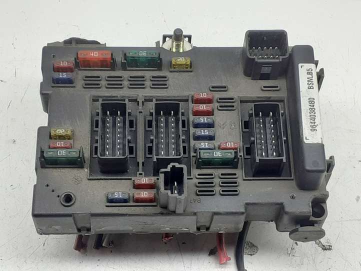 Citroen Xsara (1997 - 2006)  9644038480 Блок предохранителей