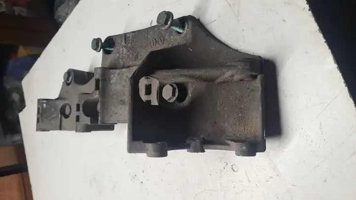 Volkswagen Sharan (2003 - 2010) R045903143C Кронштейн генератора — фото 2