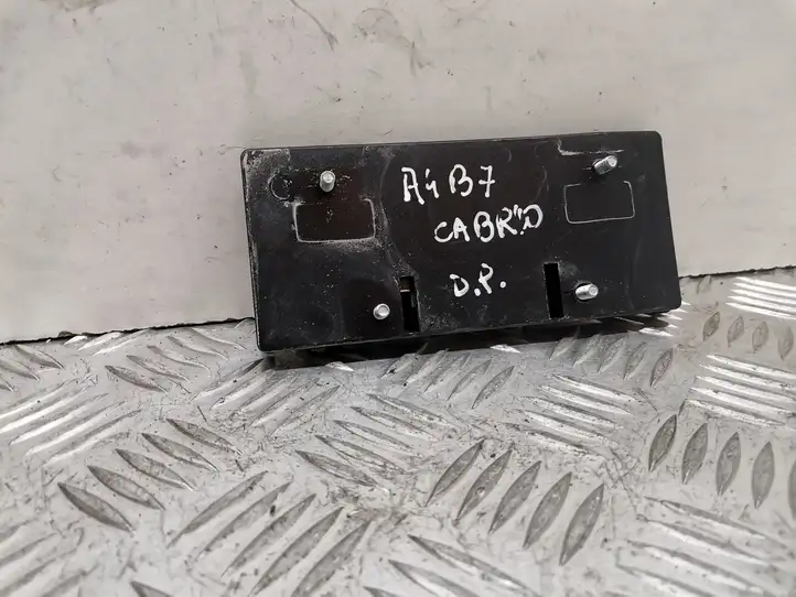 Audi A4 S4 B7 8E 8H (2004 - 2009) 8H0035225R Усилитель антенны — фото 1