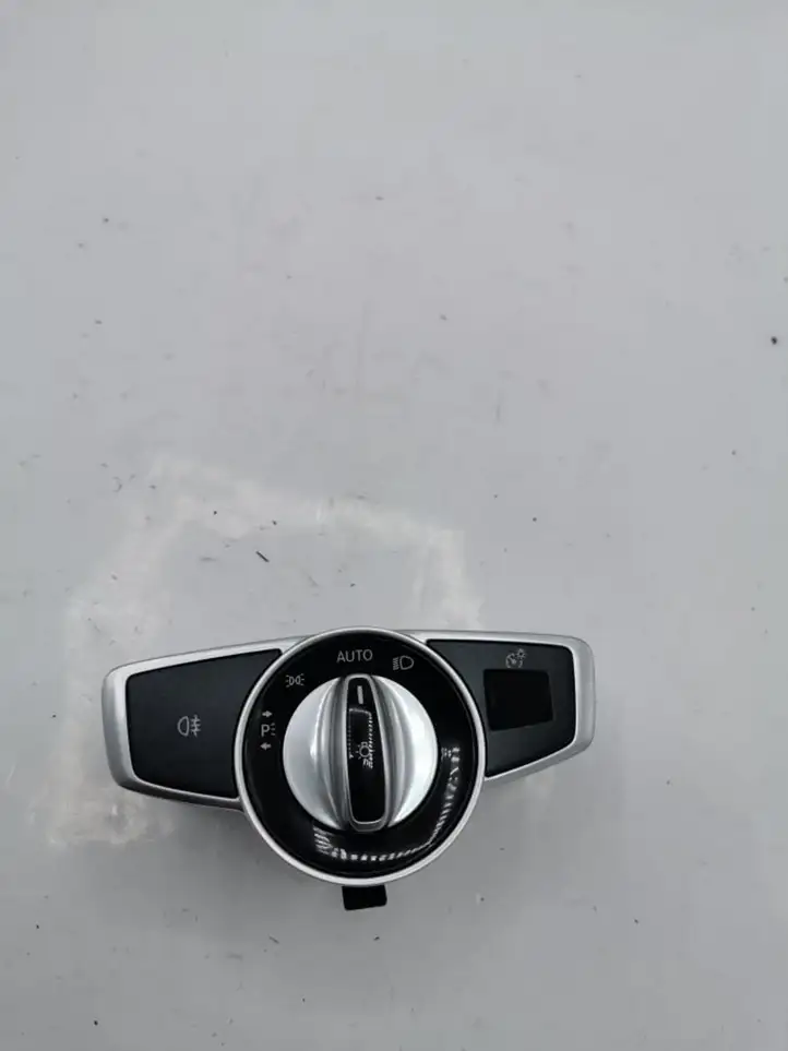 Mercedes-Benz GLC X253/C253 (2015 - ) A2059057007 Включатель фонарей — фото 1