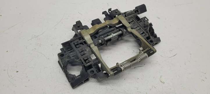 Audi A8 (2005 - 2007)  4E0949137 Кронштейн