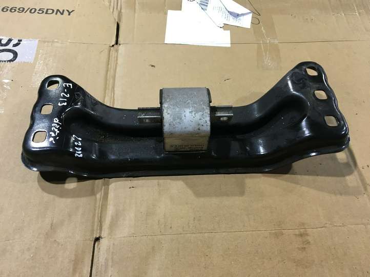 Mercedes-Benz E W213 (2016 - )  A2132401302 Кронштейн