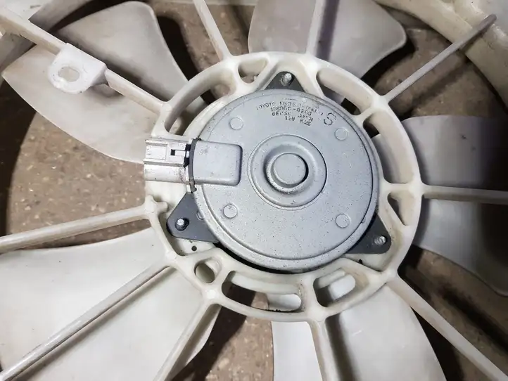 Toyota Corolla E120 E130 (2004 - 2007) 1227509511 Радиатор охлаждающей жидкости двигателя — фото 3