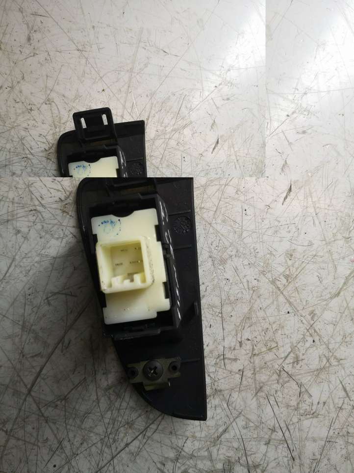 Toyota Avensis T250 (2003 - 2006)  7427105020 Кнопка стеклоподъемников