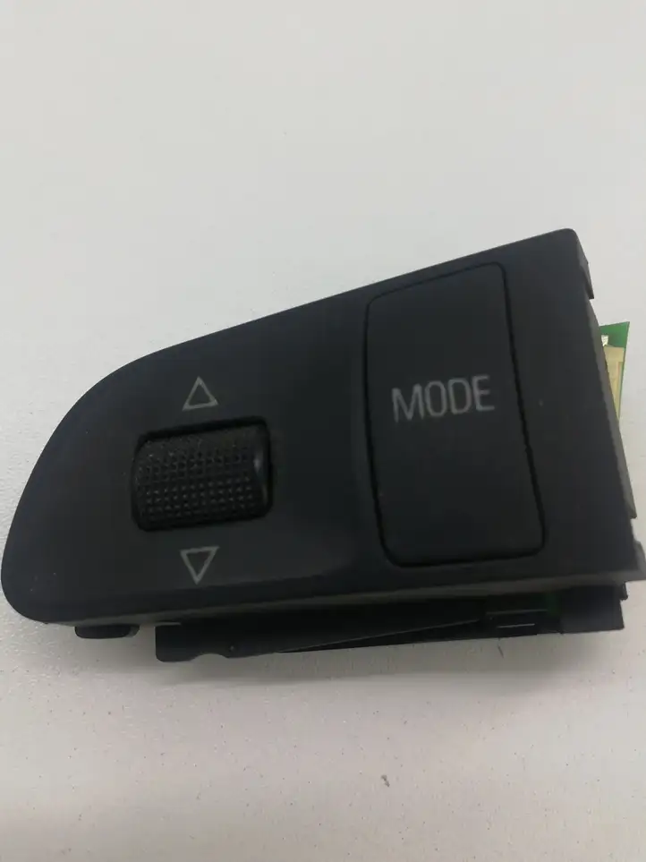 Audi A6 S6 C6 4F (2004 - 2008) 4E0951527E Кнопки на рулевом колесе — фото 1