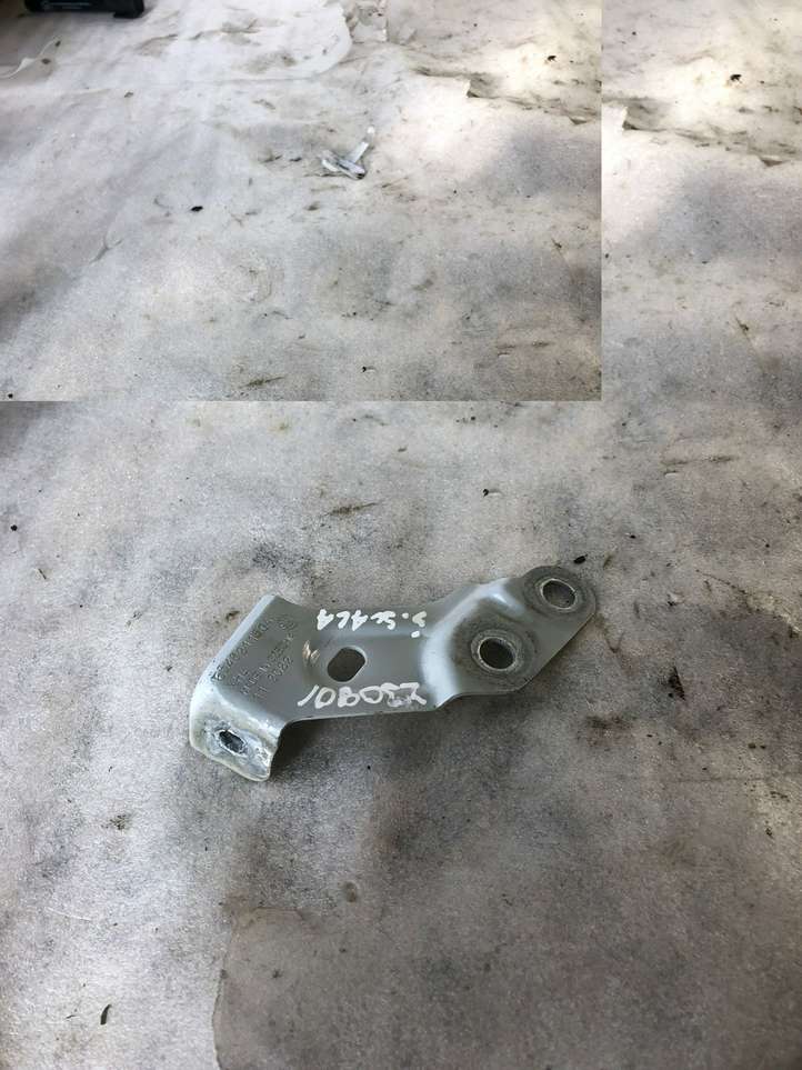Skoda Scala (2018 - )  654821150a Держатель крыла