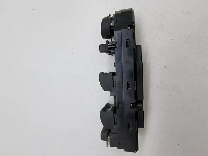 BMW 5 E60 E61 (2004 - 2010) 6951924 Кнопка стеклоподъемников — фото 2