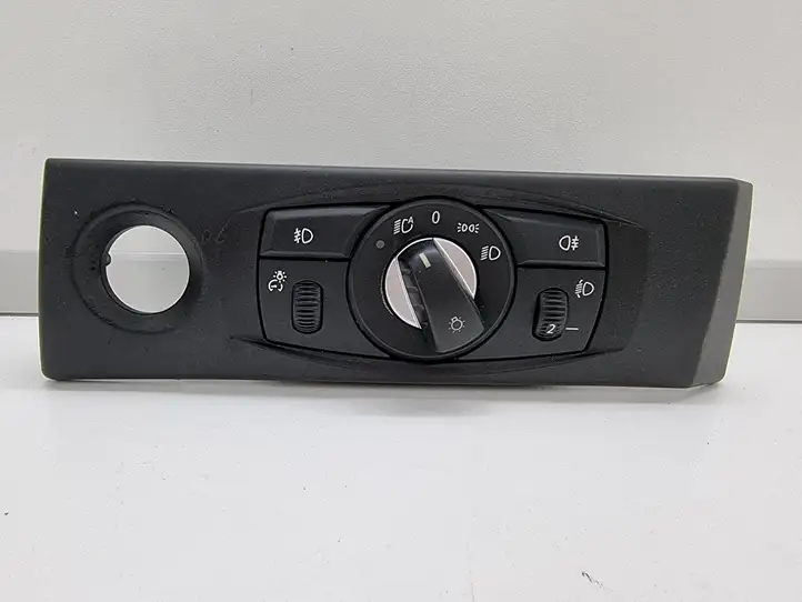 BMW 5 E60 E61 (2004 - 2010) 6988555 Включатель фонарей — фото 1
