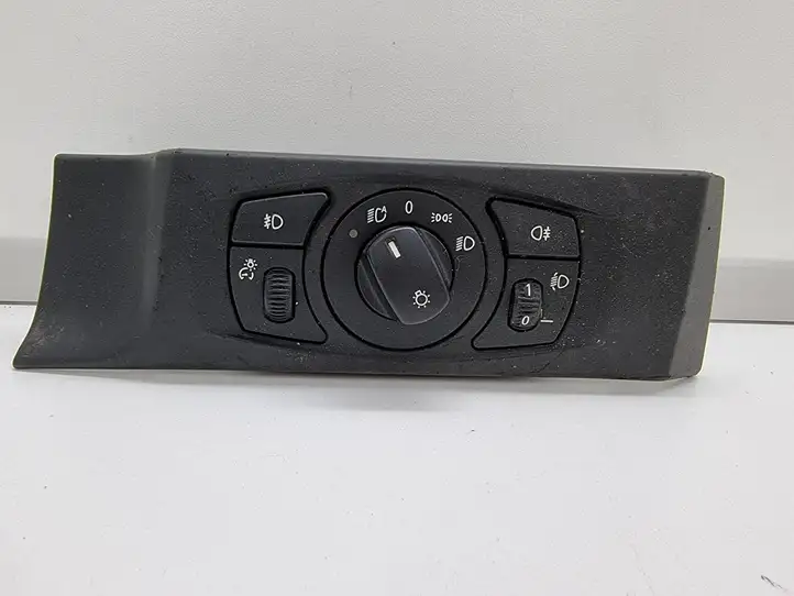 BMW 5 E60 E61 (2004 - 2010) 6953739 Включатель фонарей — фото 1