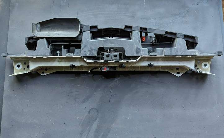 Opel Astra (2009 - 2012)  13264477 Верхняя часть панели радиаторов (телевизора)