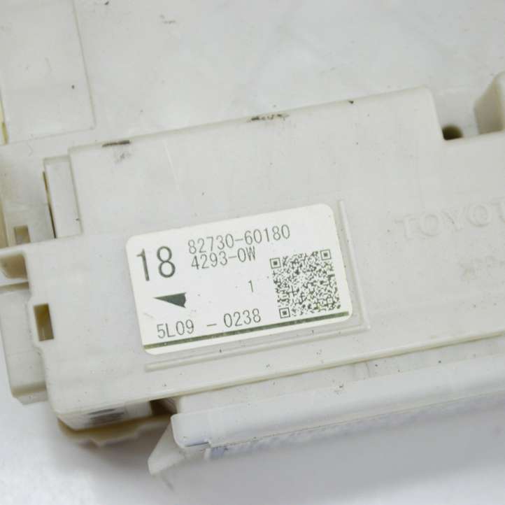 Toyota Land Cruiser (J150) (2009 - )  8273060180 Блок монтирования реле